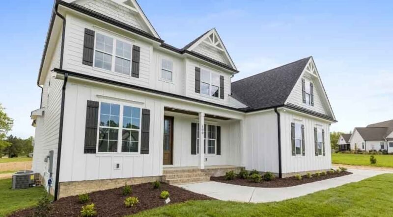 How-Proper-Siding-Installation-Shields-Your-Home-From-Canada’s-Toughest-Weather