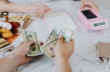 The-Smart-Homeowner’s-Guide-to-Saving-on-Energy-Bills