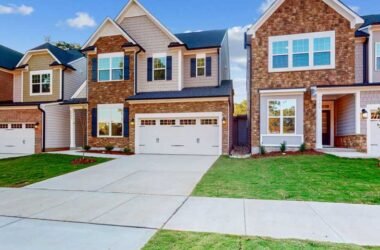 What-Defines-a-Carriage-Home-Key-Features-&-Design-Principles