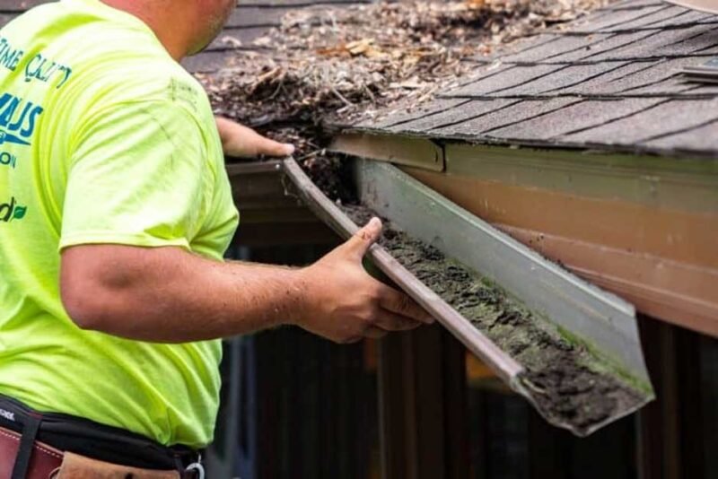 When to Call a Professional in San Antonio for Gutter Repairs