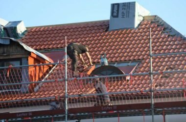 How to Choose the Best Roof Repair Service for Your Home