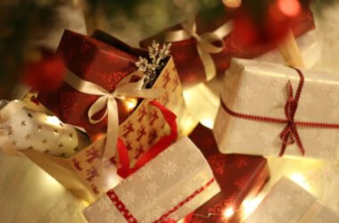 How to Choose the Perfect Christmas Gift for Your Business Clients (With Etiquette Tips)