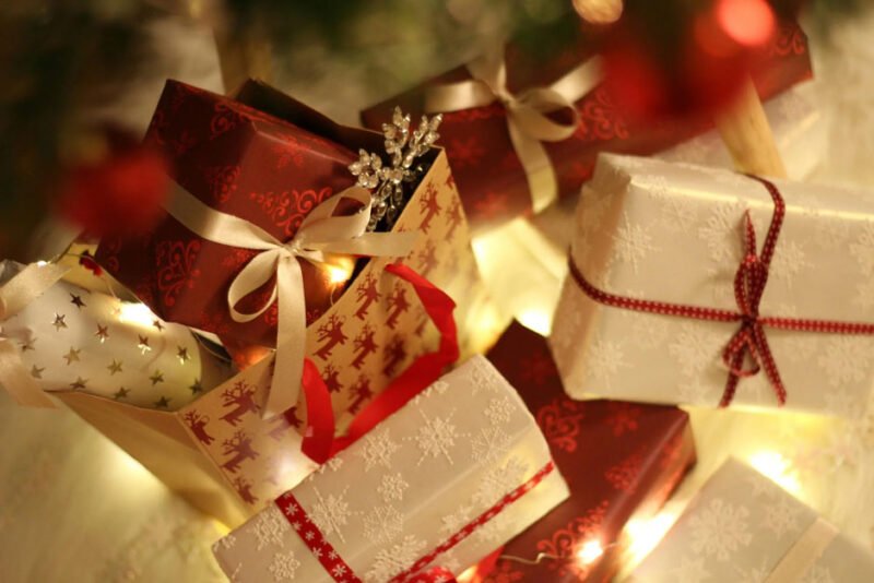 How to Choose the Perfect Christmas Gift for Your Business Clients (With Etiquette Tips)