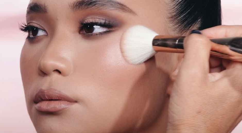 Mini Blush: Compact Color for On-the-Go Glam